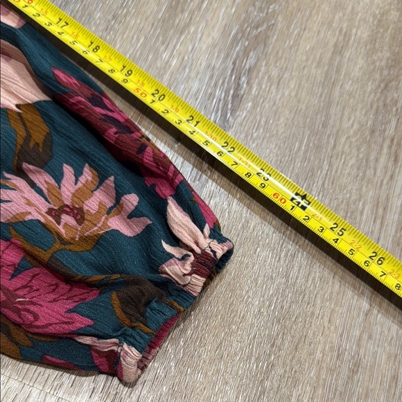 Gilli Size S Pink and Green Long Sleeve V Neck Cut Out Blouse Floral. - Picture 9 of 9